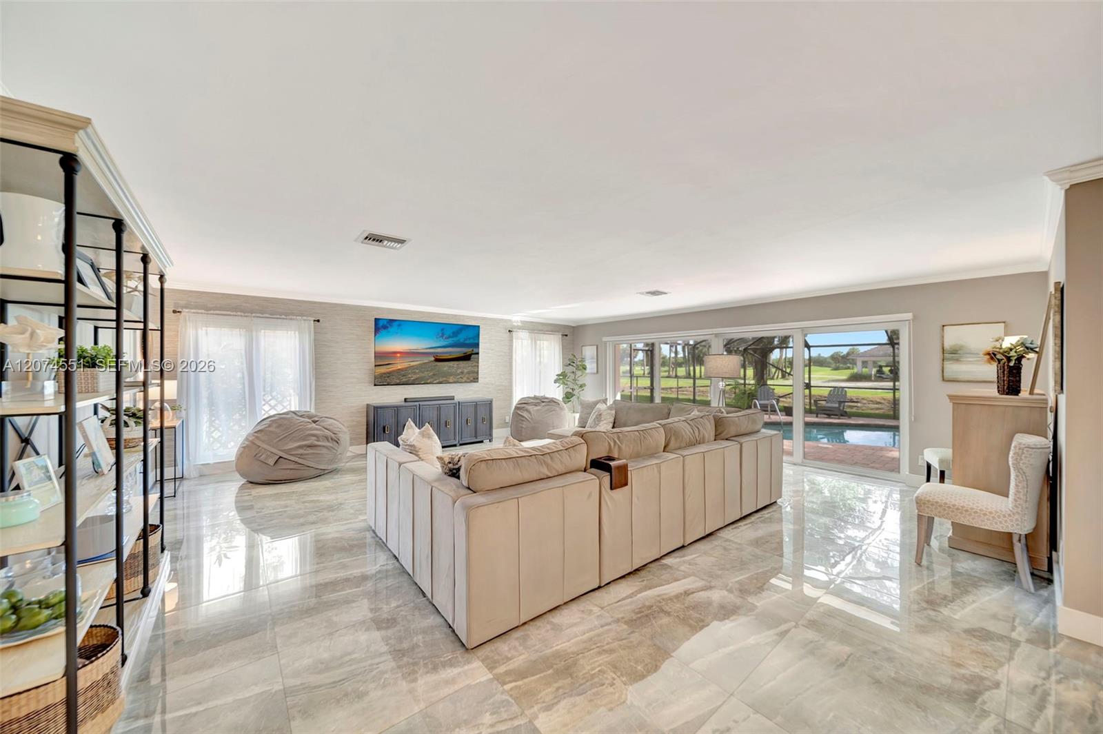 560 W Tropical Way