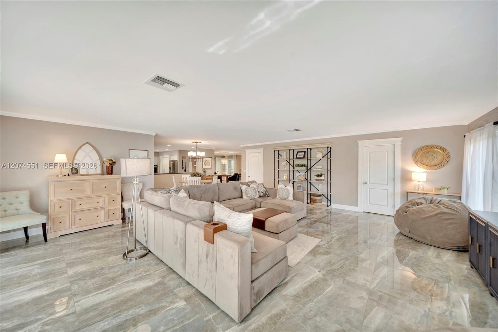 560 W Tropical Way
