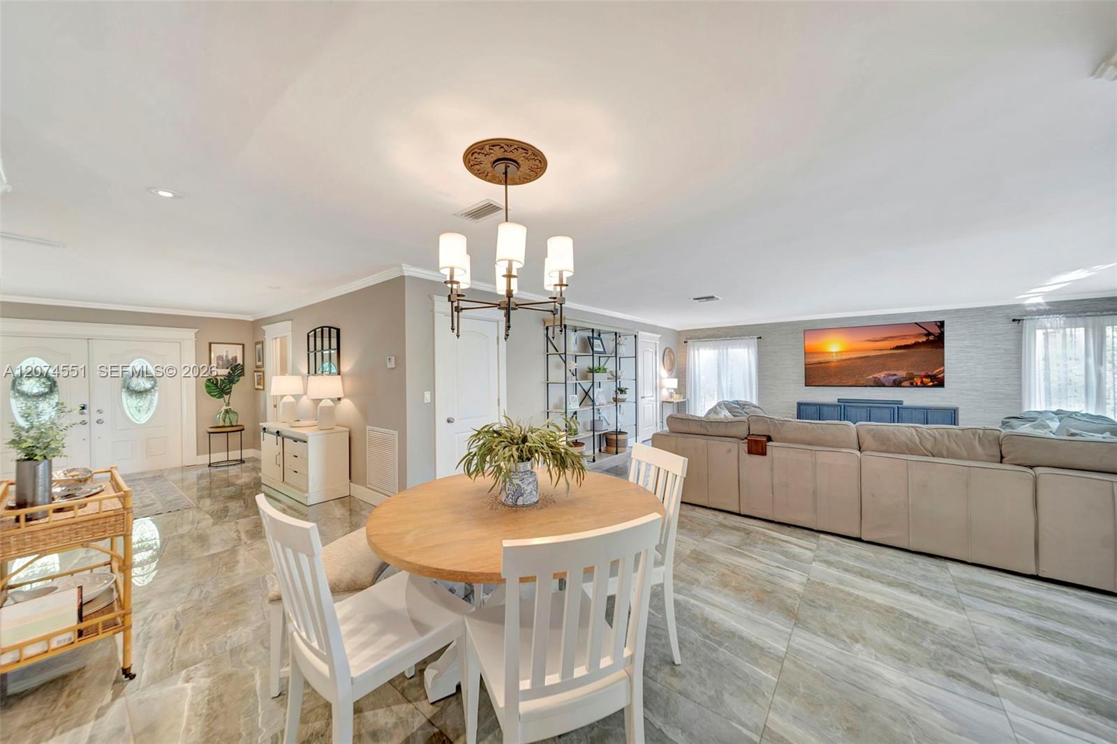 560 W Tropical Way