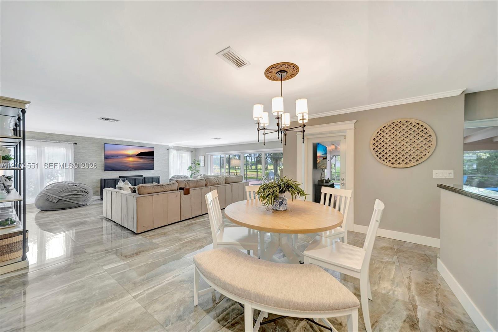 560 W Tropical Way