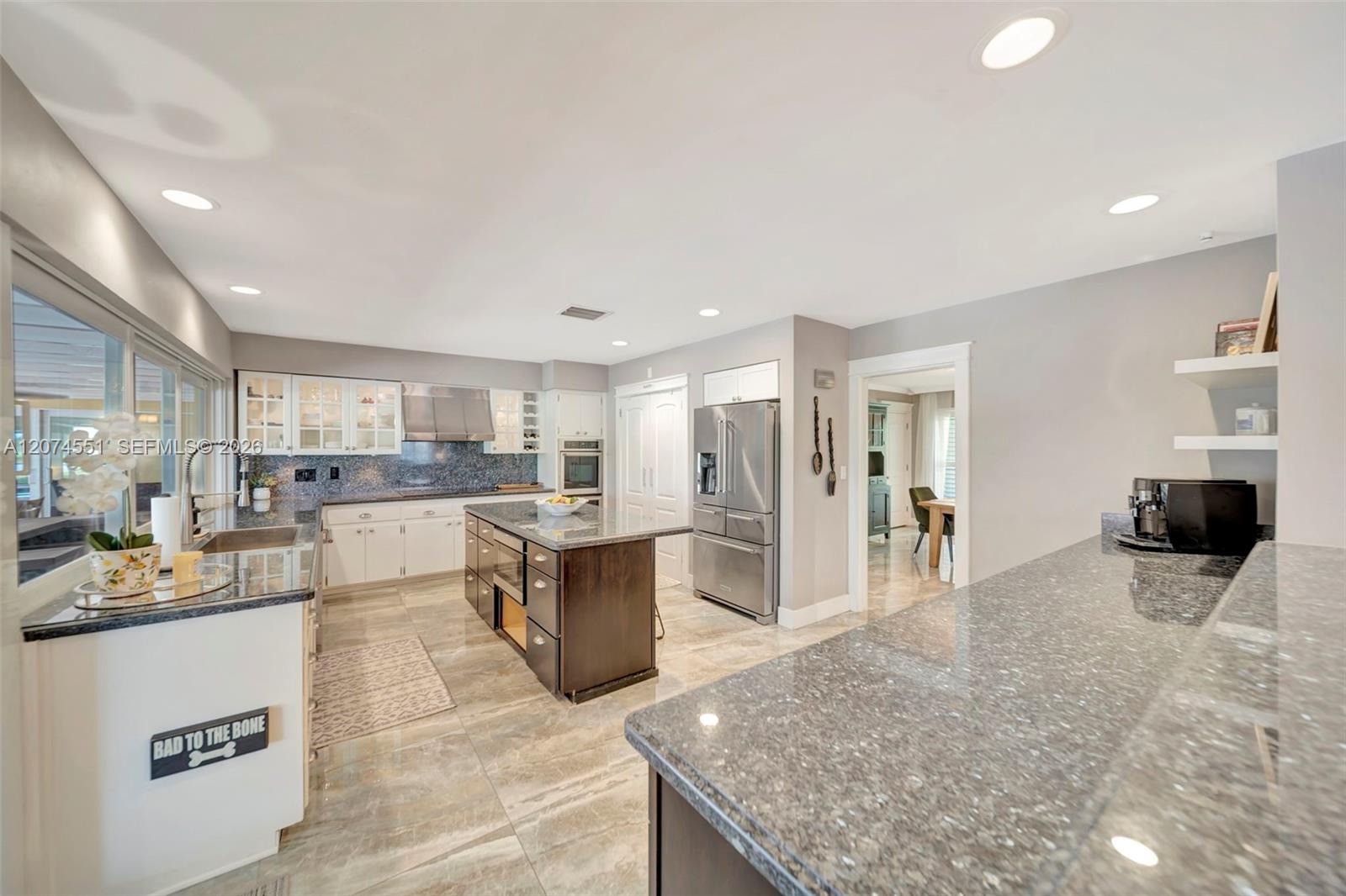 560 W Tropical Way