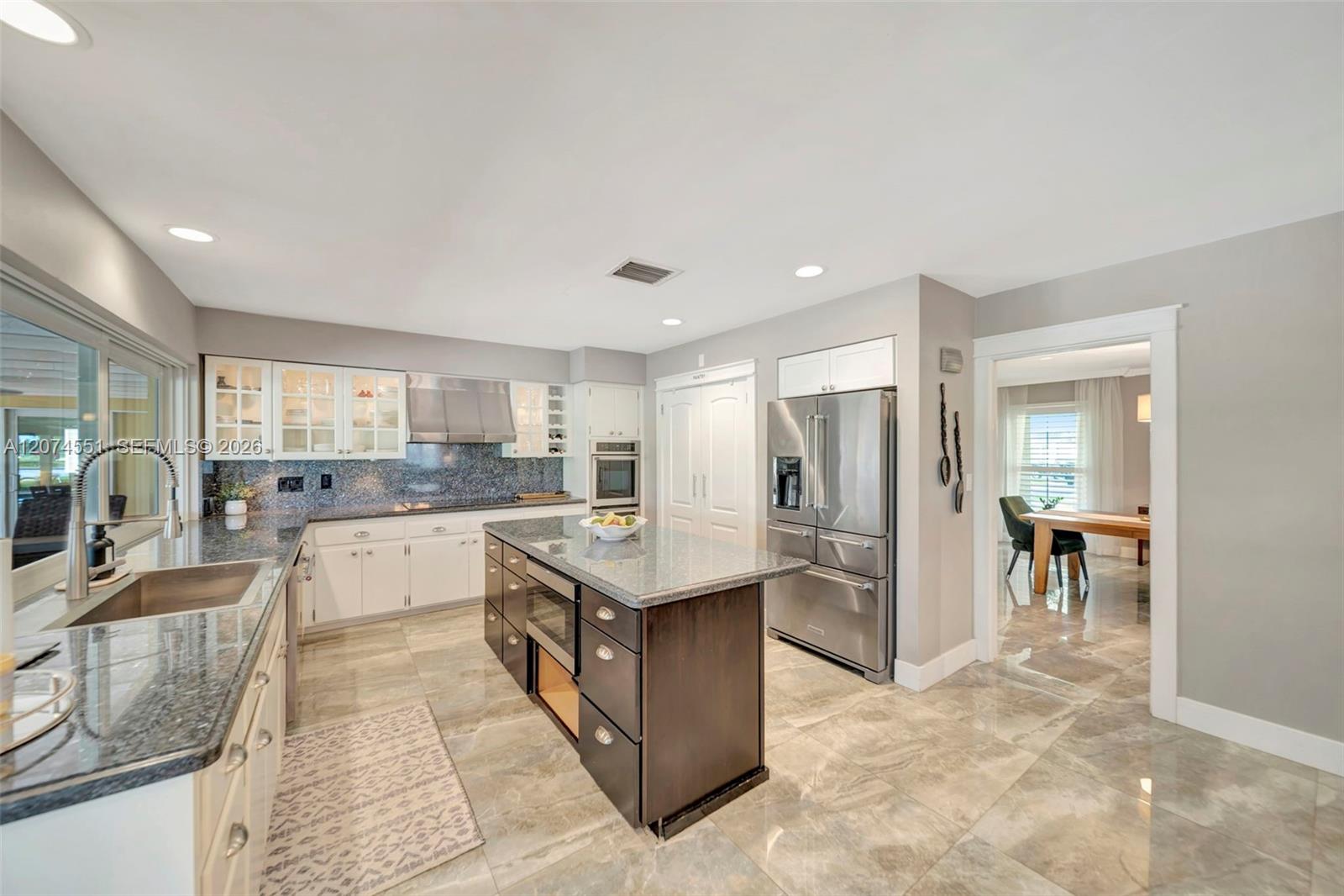 560 W Tropical Way