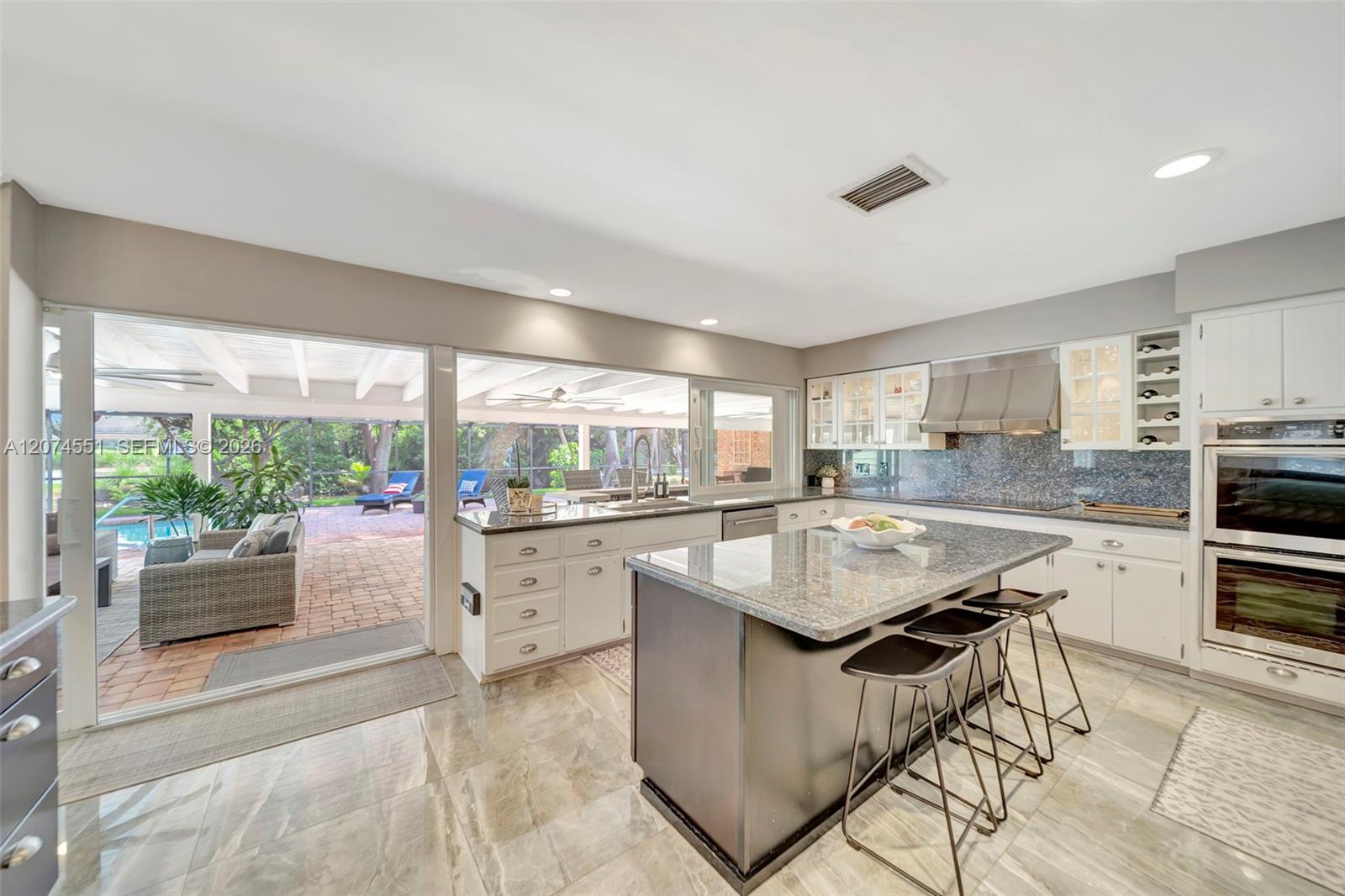 560 W Tropical Way