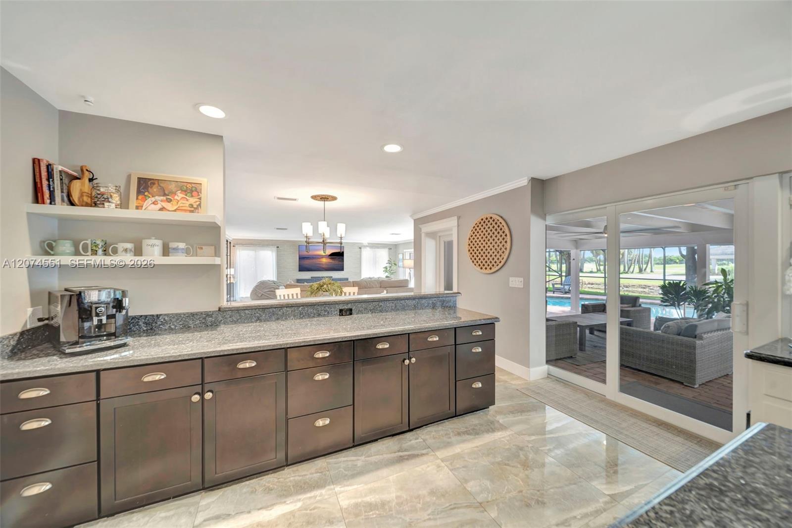 560 W Tropical Way