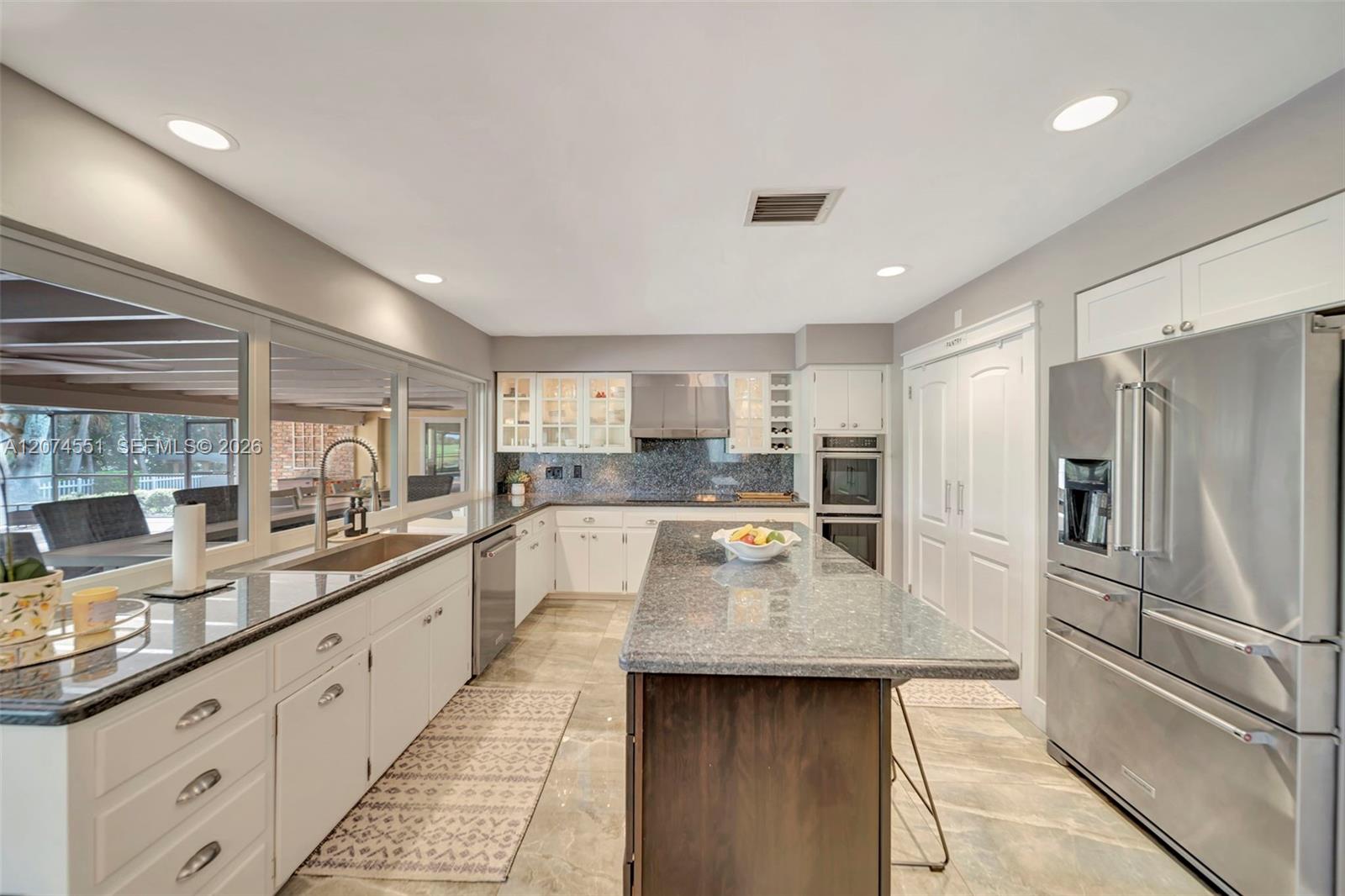 560 W Tropical Way