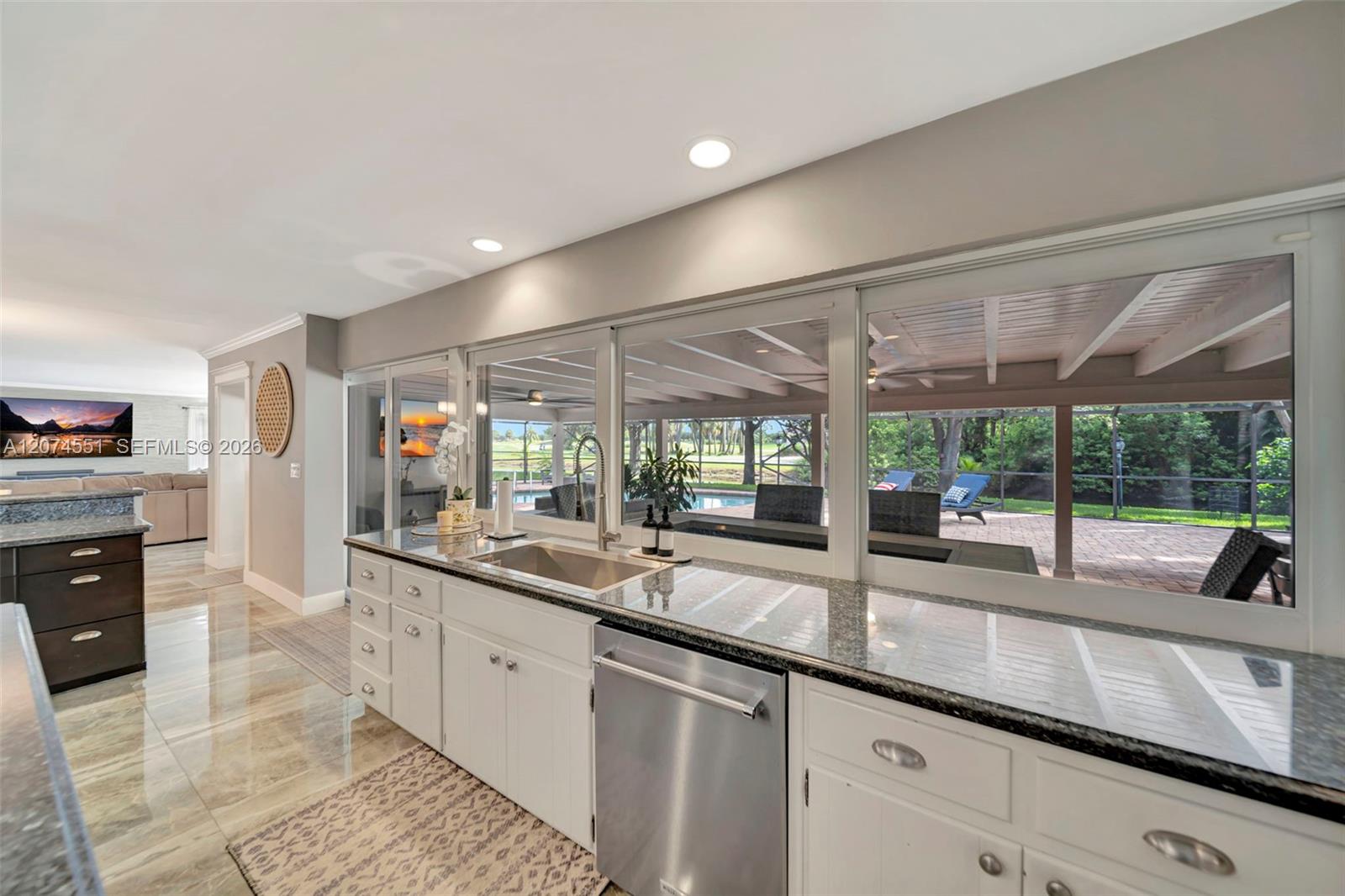 560 W Tropical Way