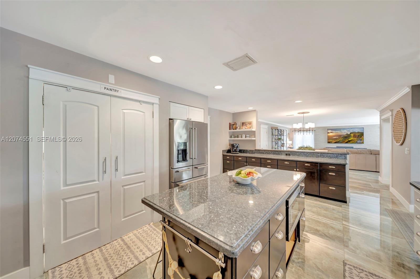 560 W Tropical Way