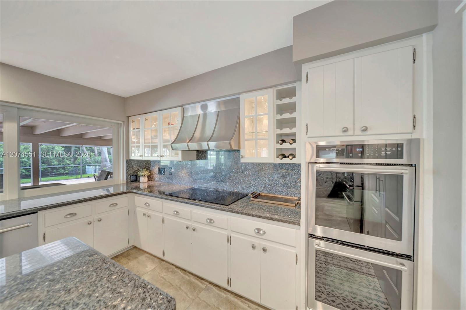 560 W Tropical Way