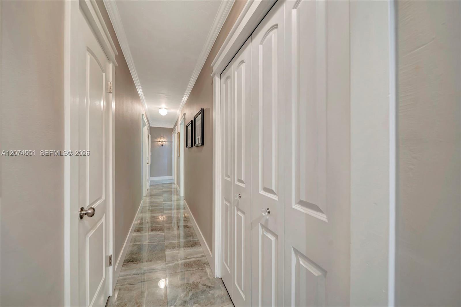 560 W Tropical Way