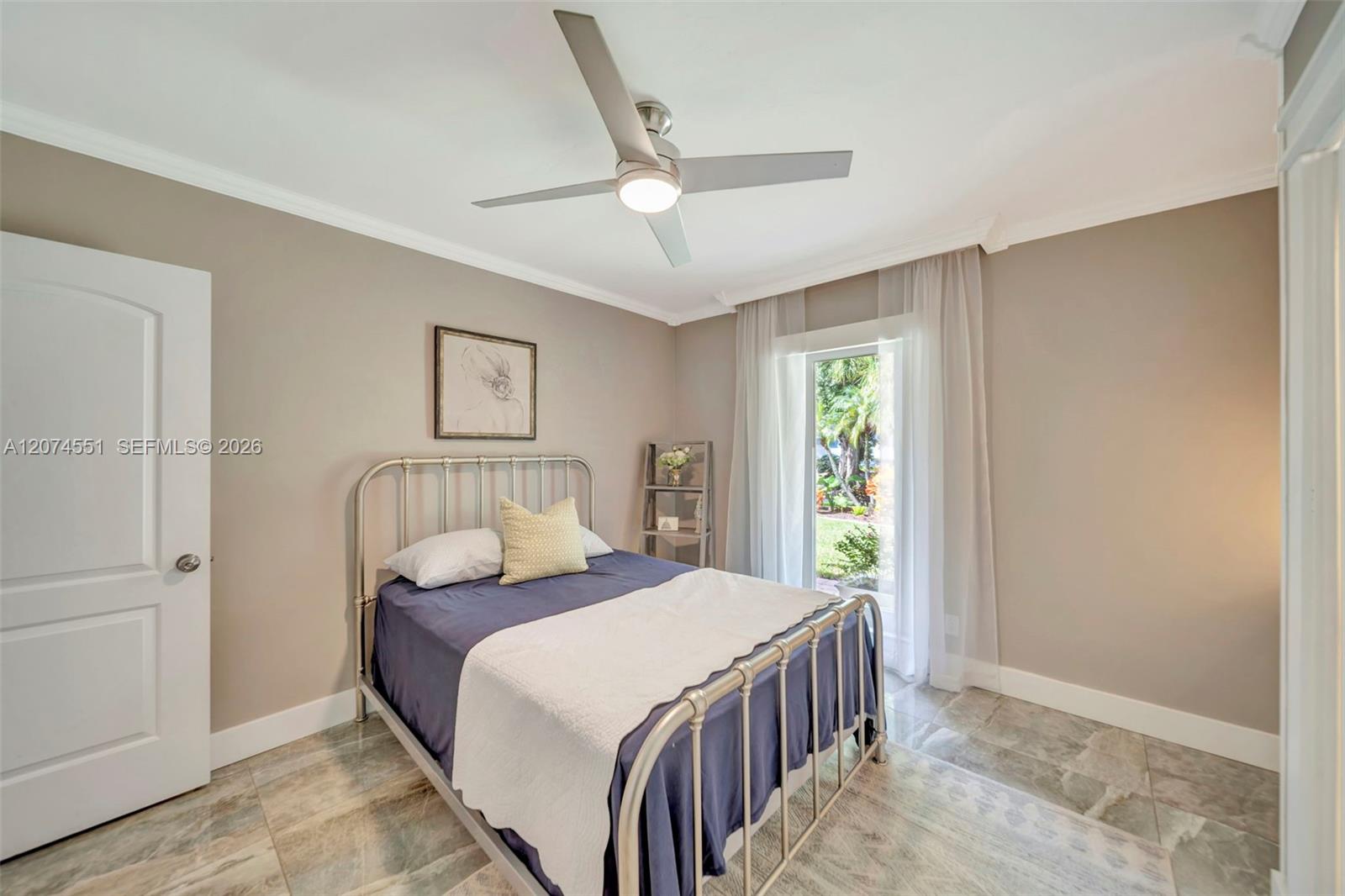 560 W Tropical Way