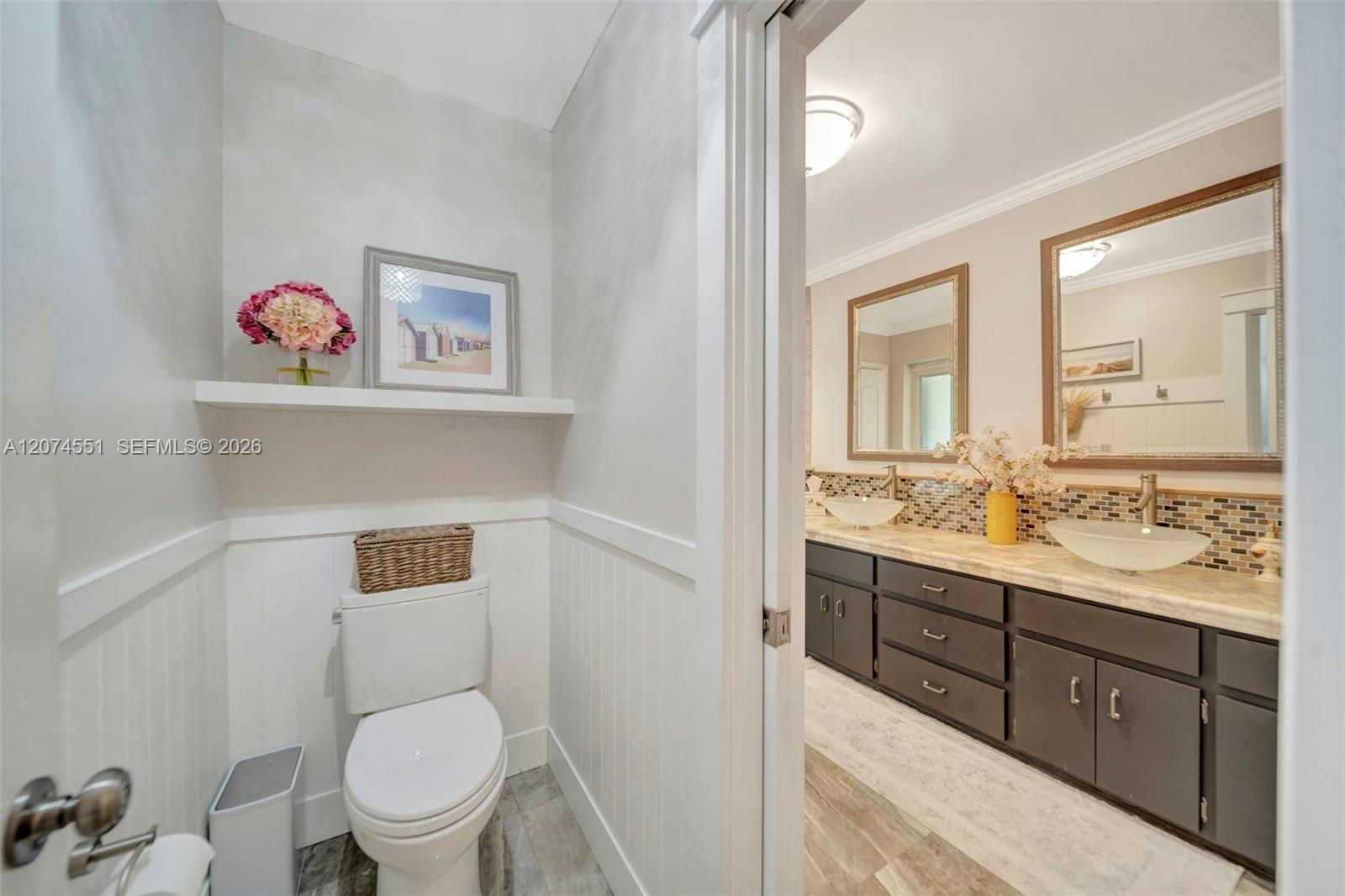 560 W Tropical Way