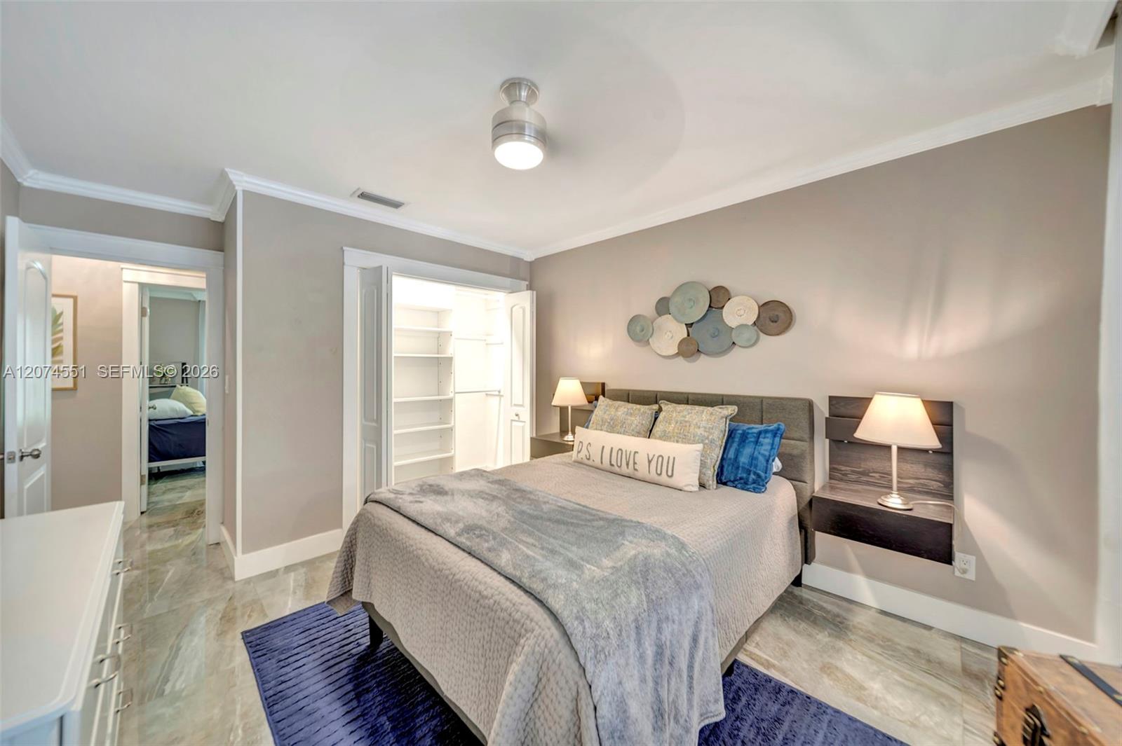 560 W Tropical Way