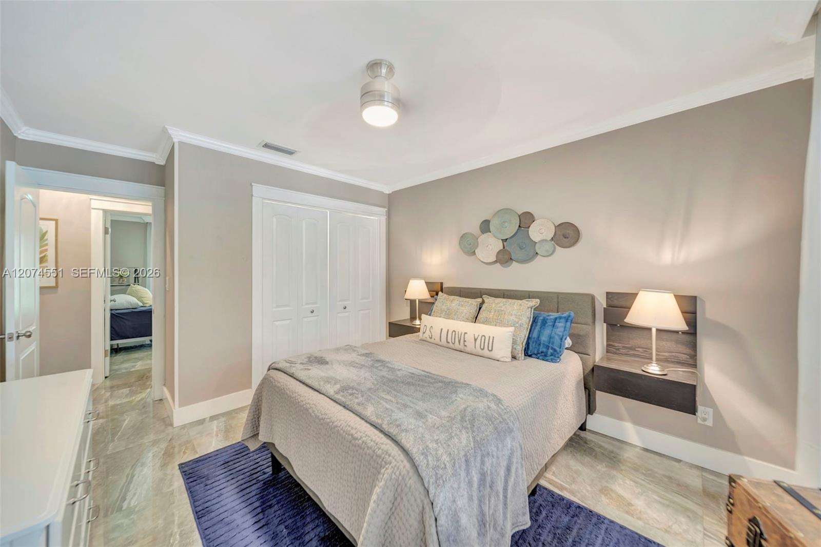 560 W Tropical Way