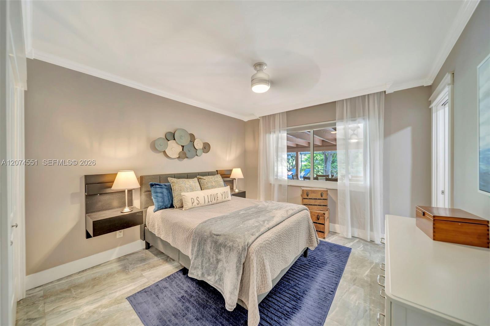 560 W Tropical Way