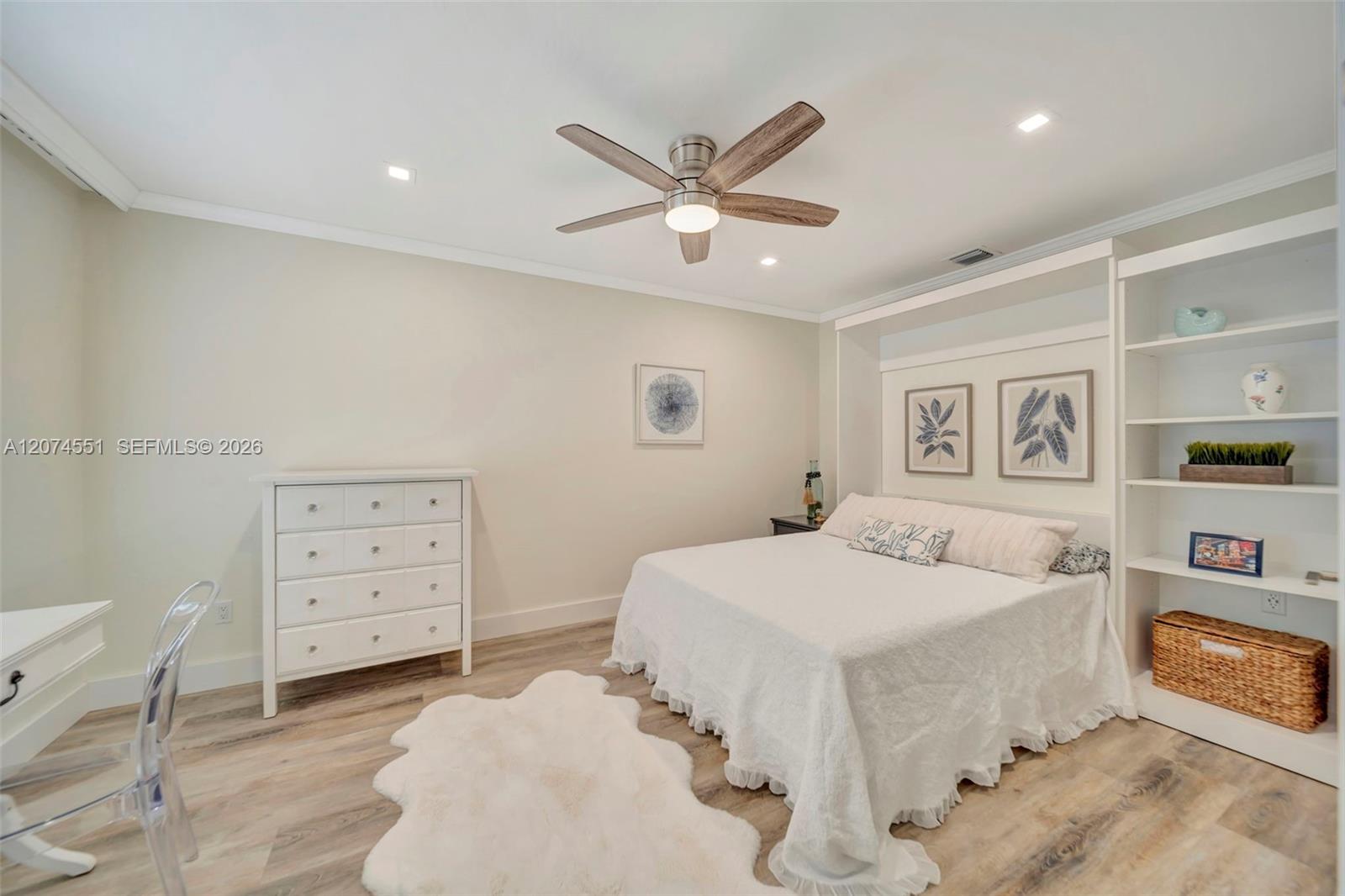 560 W Tropical Way