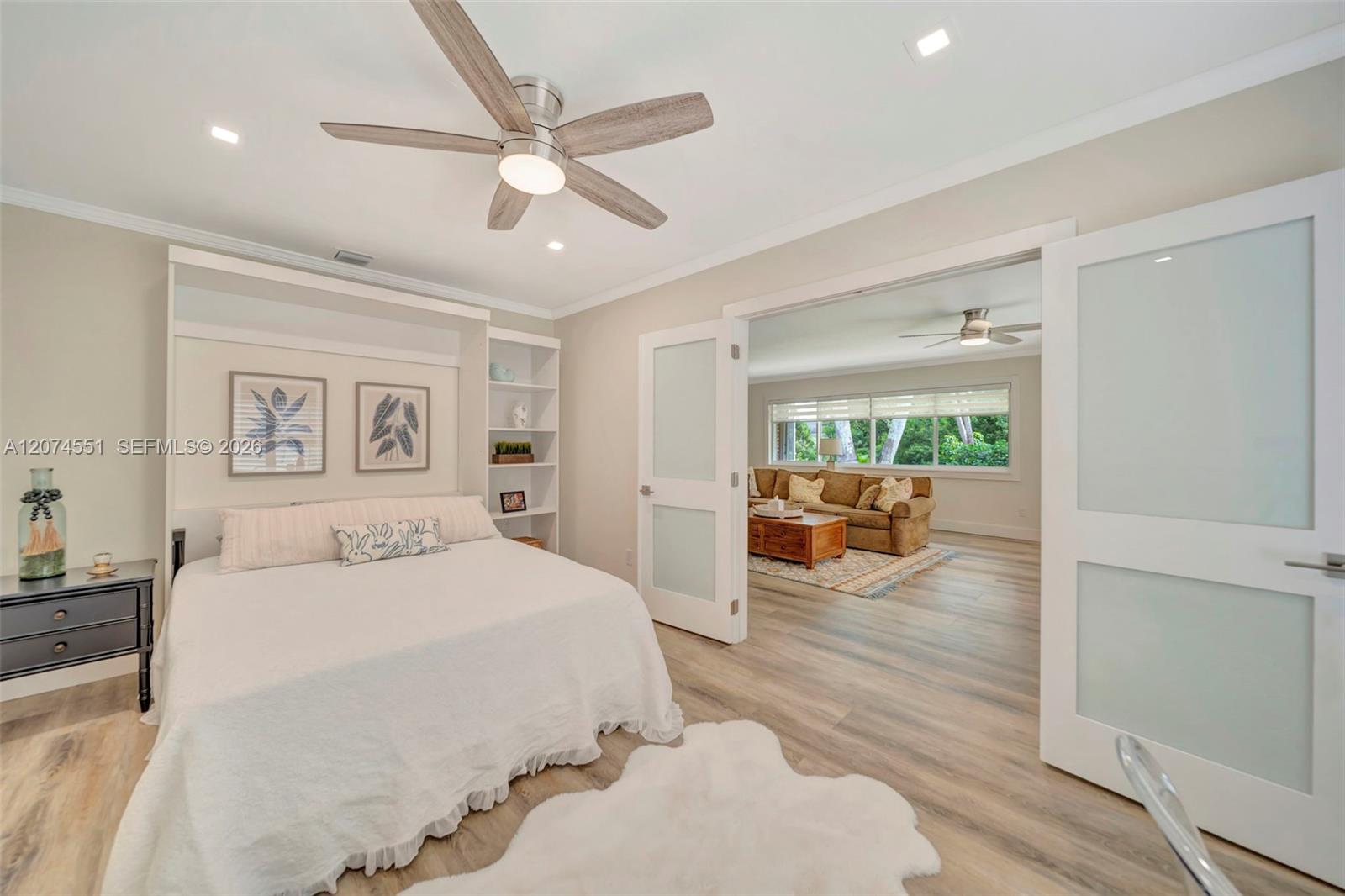 560 W Tropical Way