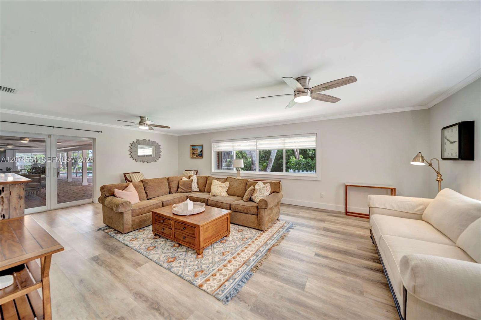 560 W Tropical Way