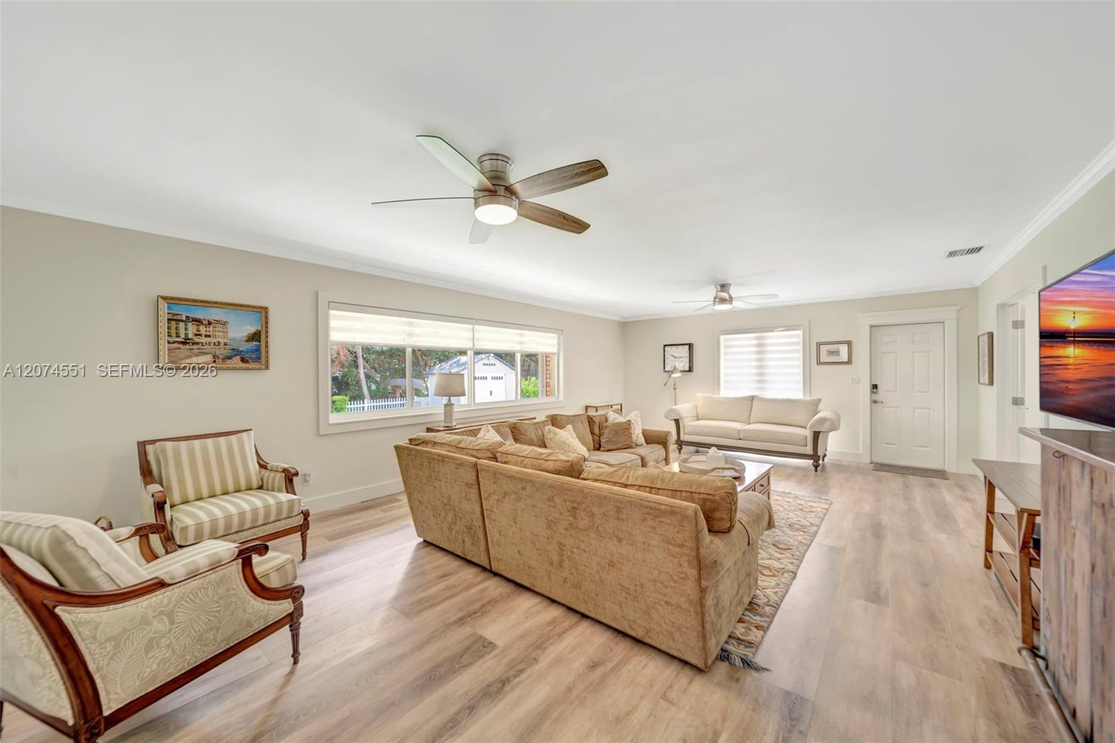 560 W Tropical Way