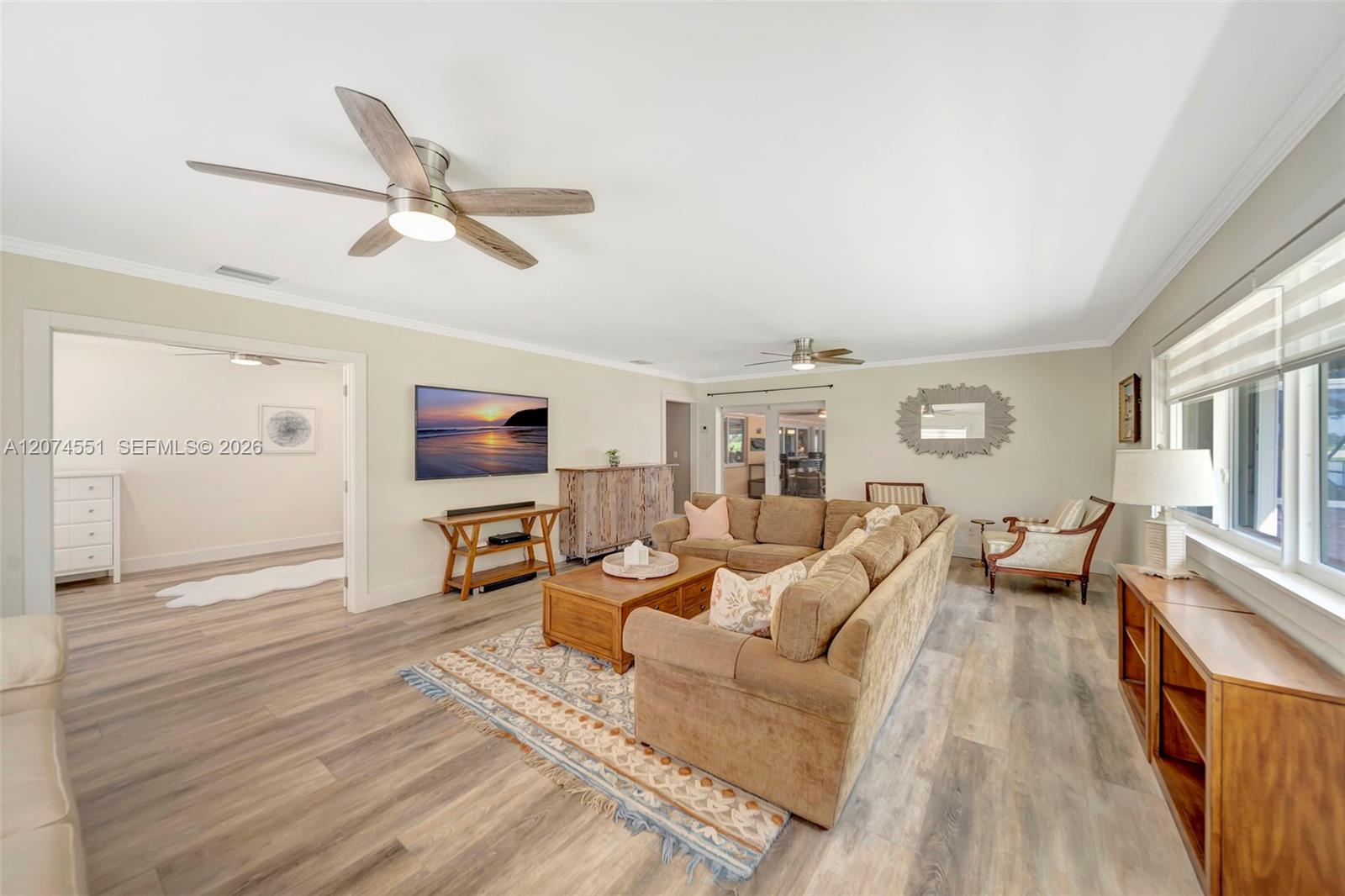 560 W Tropical Way