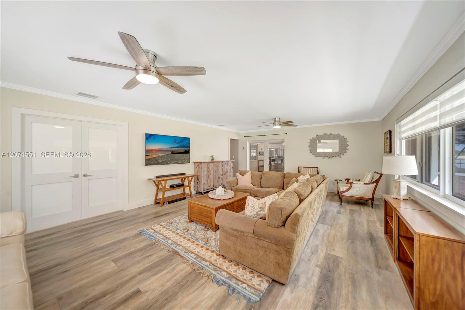 560 W Tropical Way