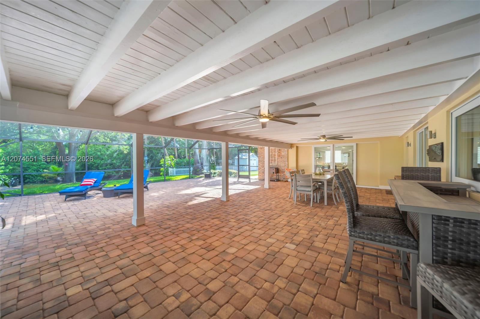 560 W Tropical Way