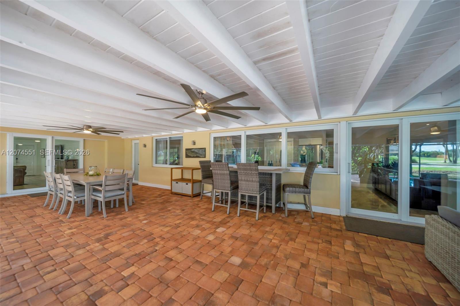 560 W Tropical Way