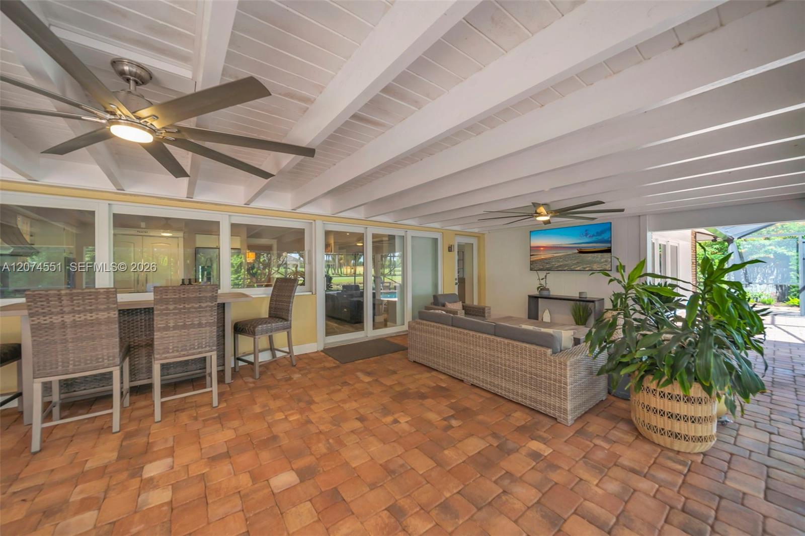 560 W Tropical Way