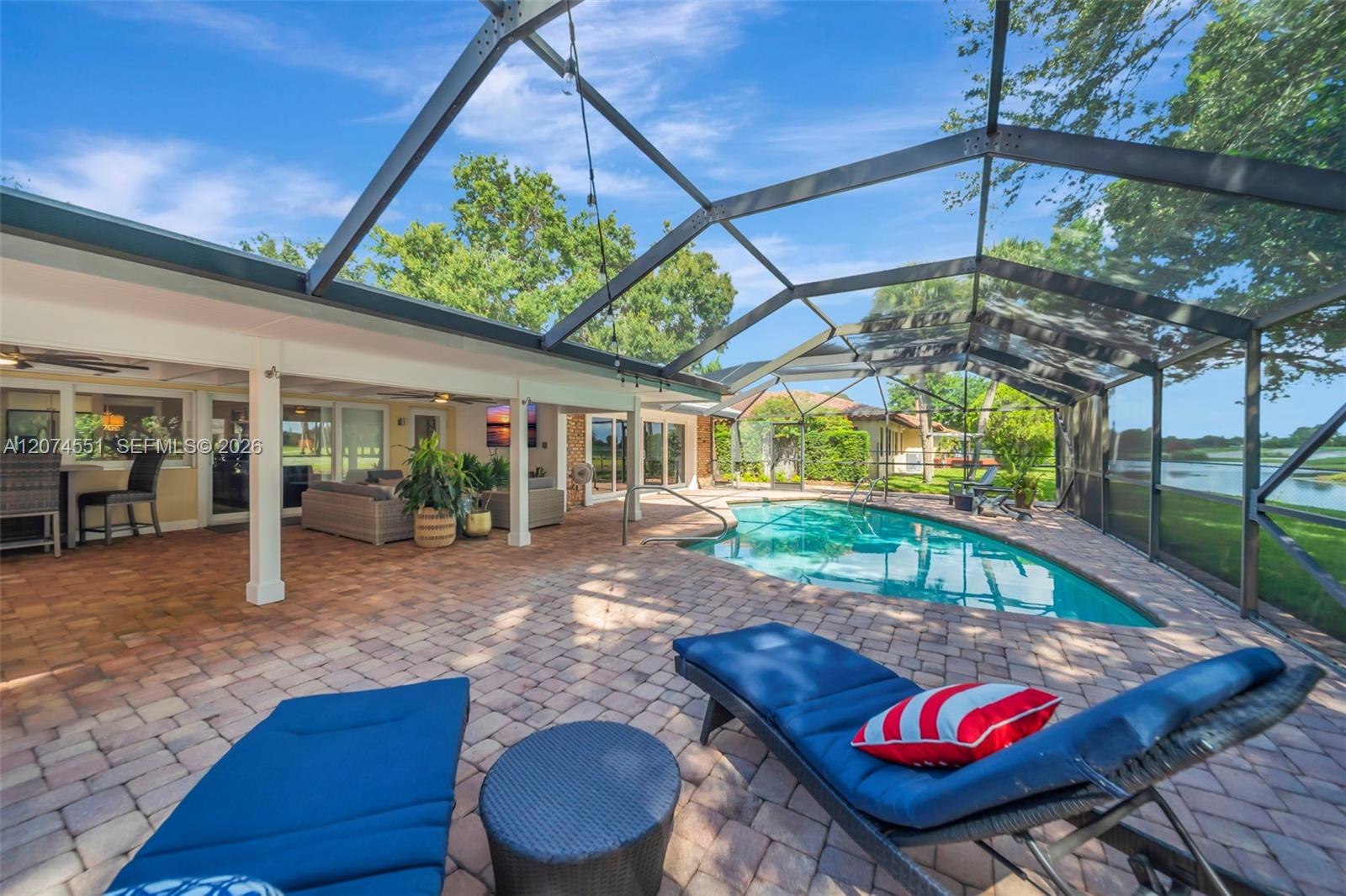 560 W Tropical Way