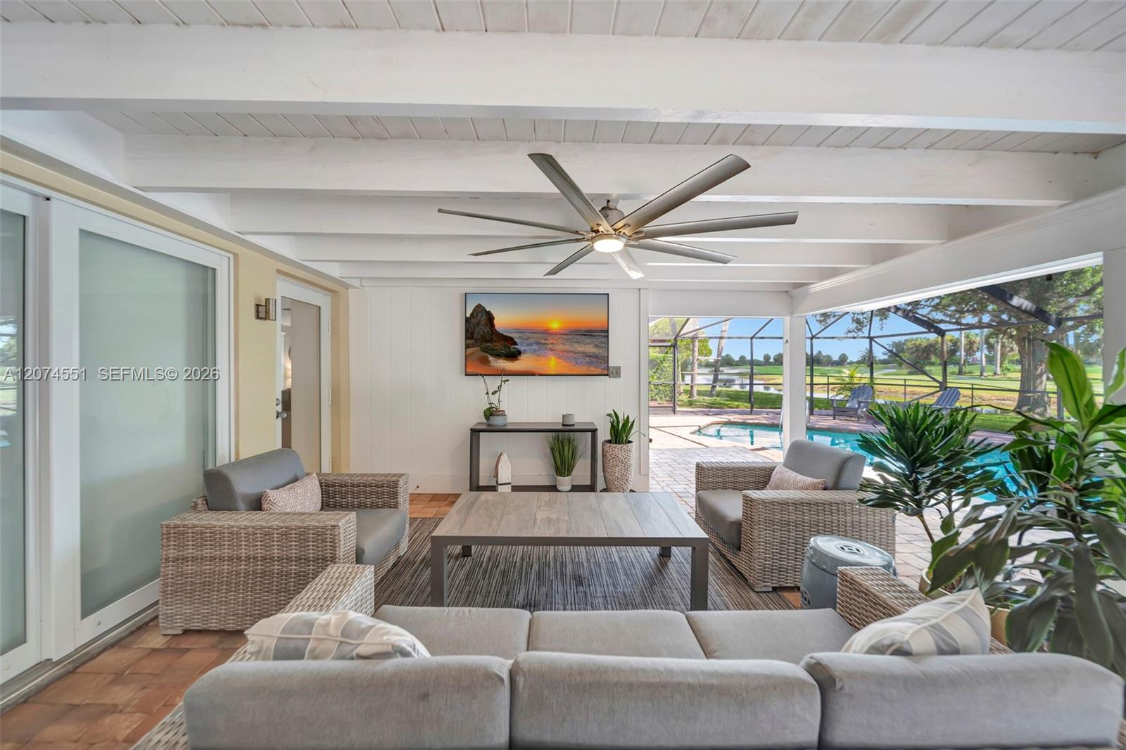 560 W Tropical Way