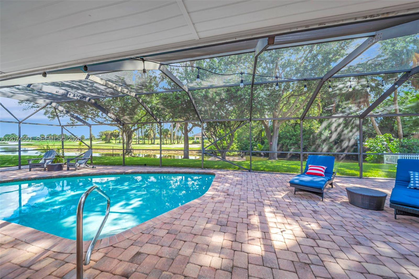 560 W Tropical Way