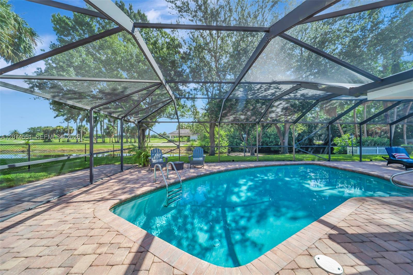 560 W Tropical Way