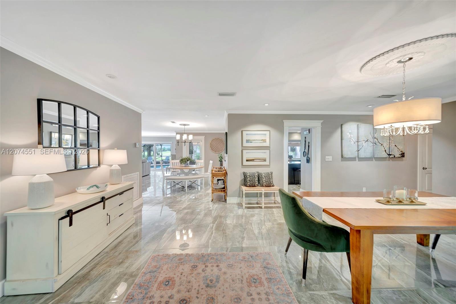 560 W Tropical Way