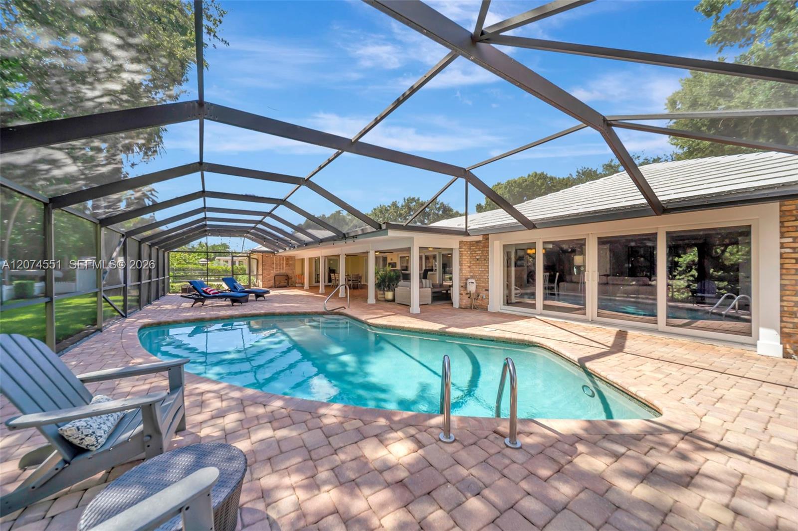 560 W Tropical Way