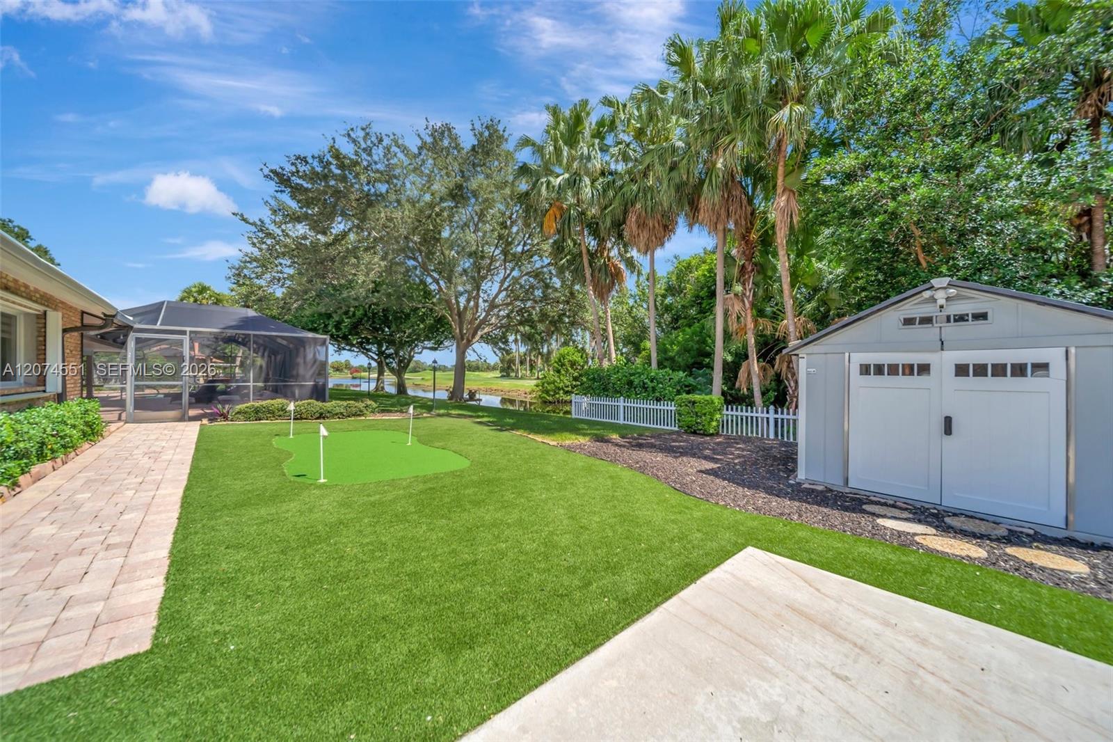 560 W Tropical Way