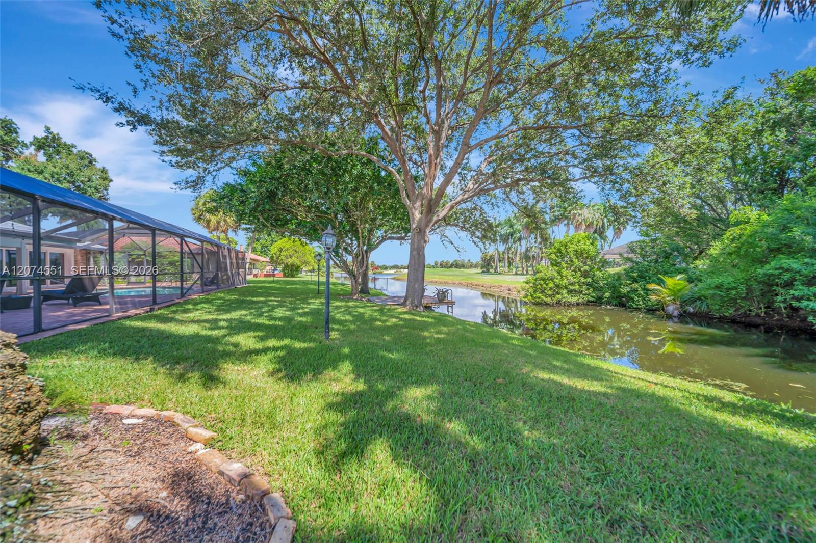 560 W Tropical Way