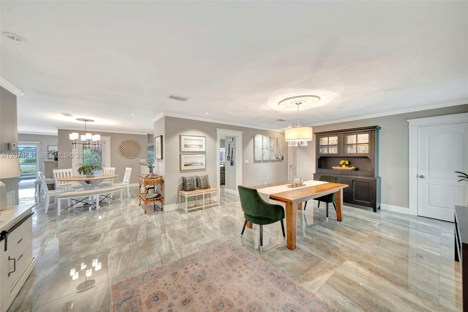 560 W Tropical Way
