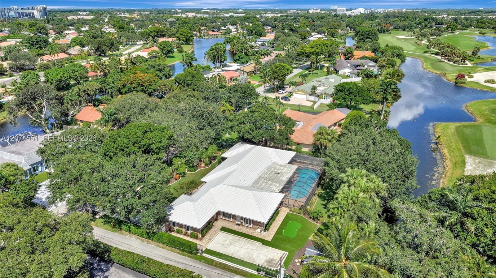 560 W Tropical Way