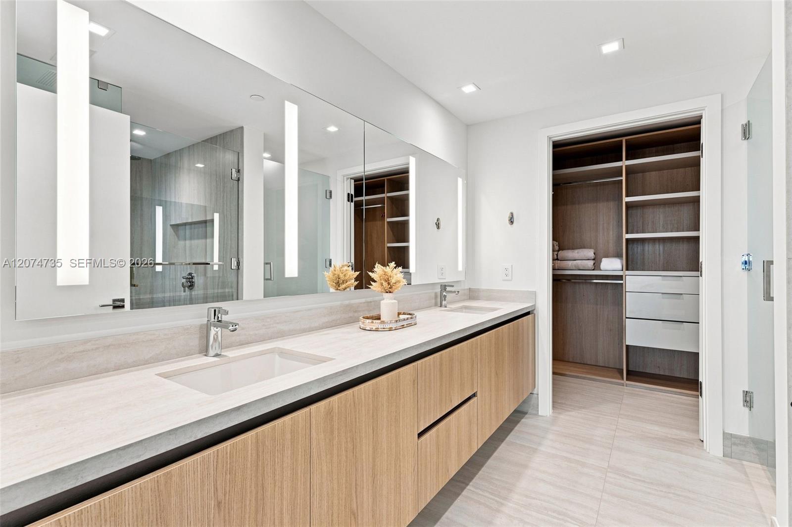 2411 Laguna Circle