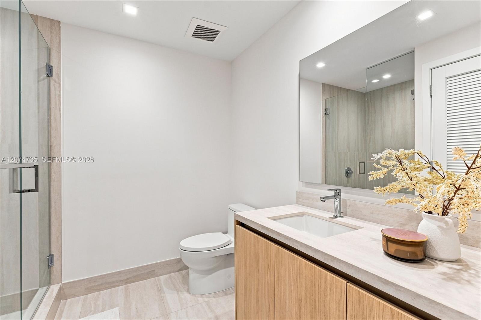 2411 Laguna Circle