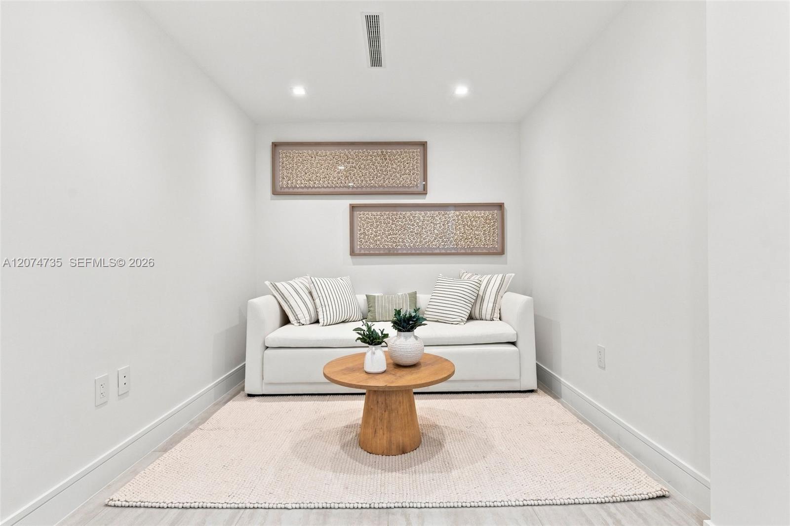 2411 Laguna Circle