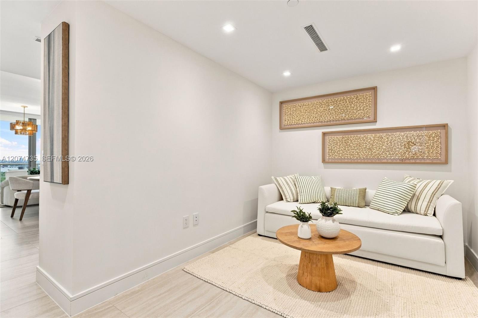 2411 Laguna Circle