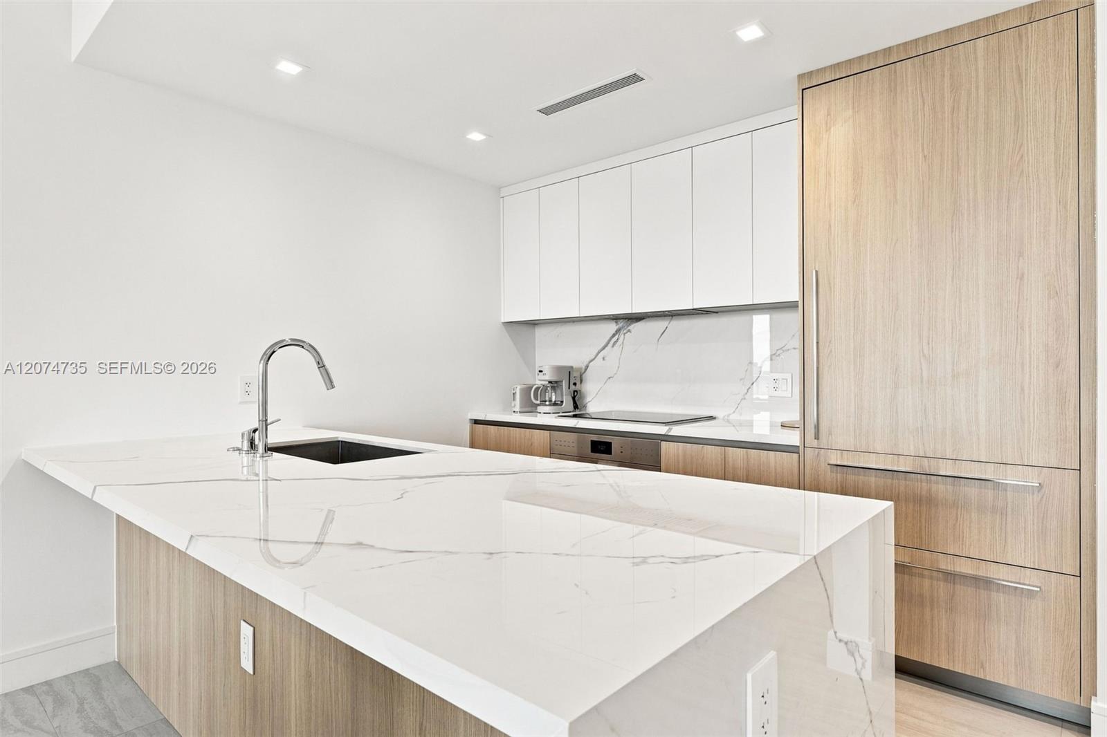 2411 Laguna Circle