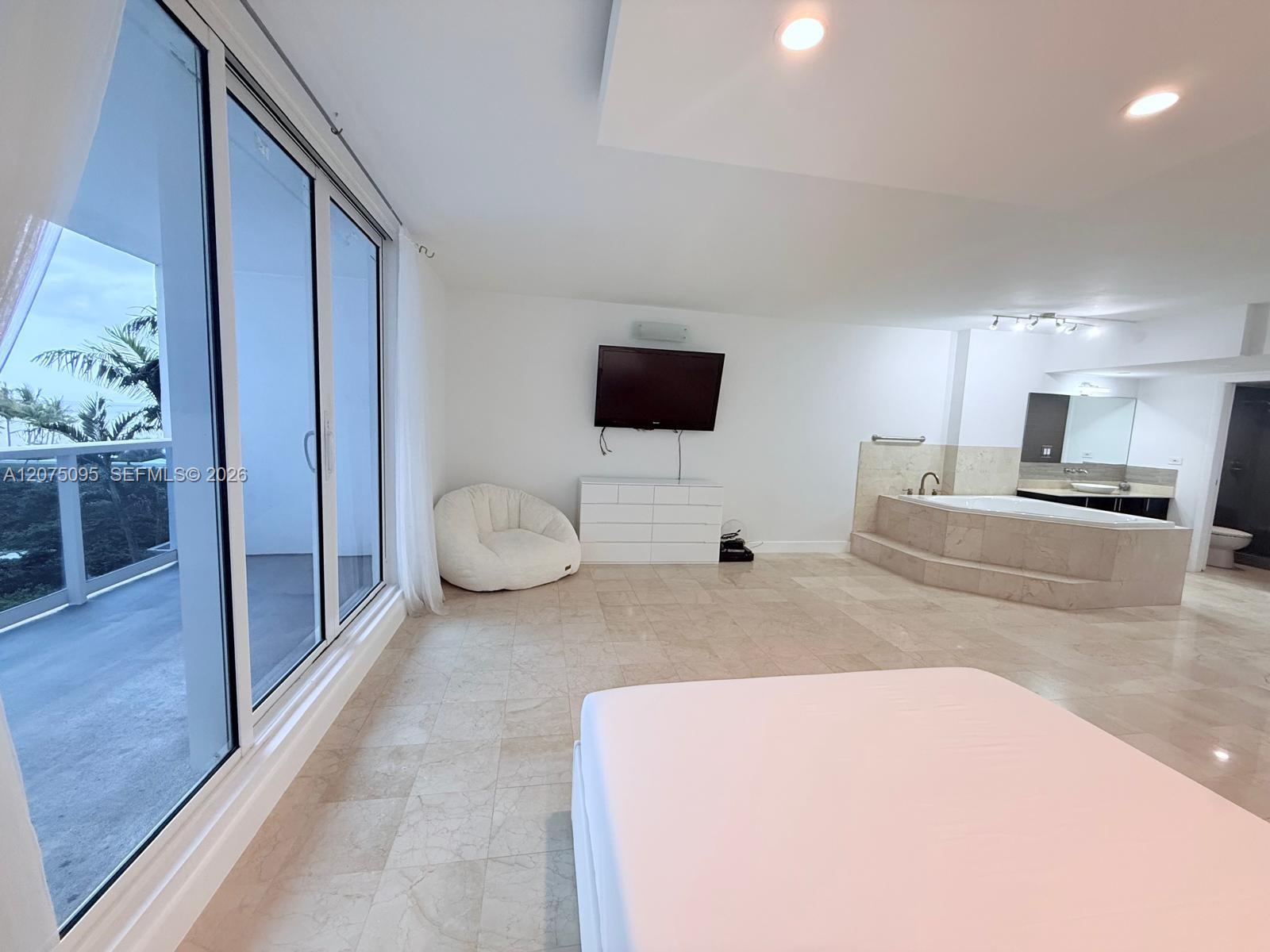 2301 Collins Avenue