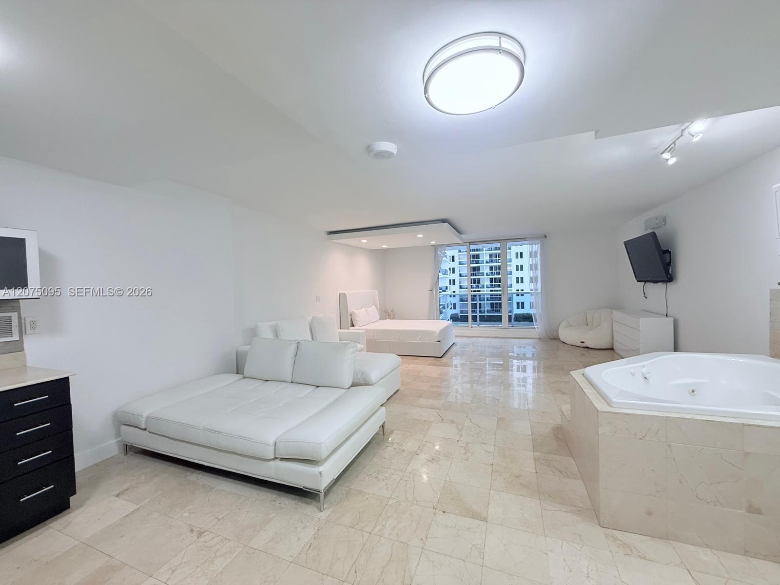 2301 Collins Avenue