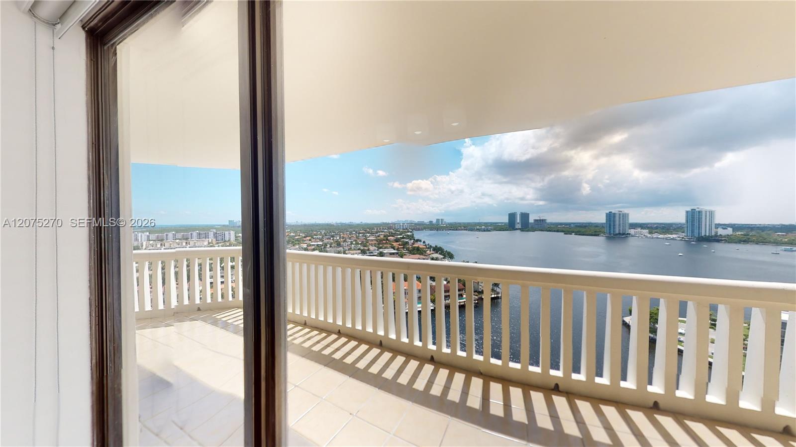 1000 W Island Boulevard