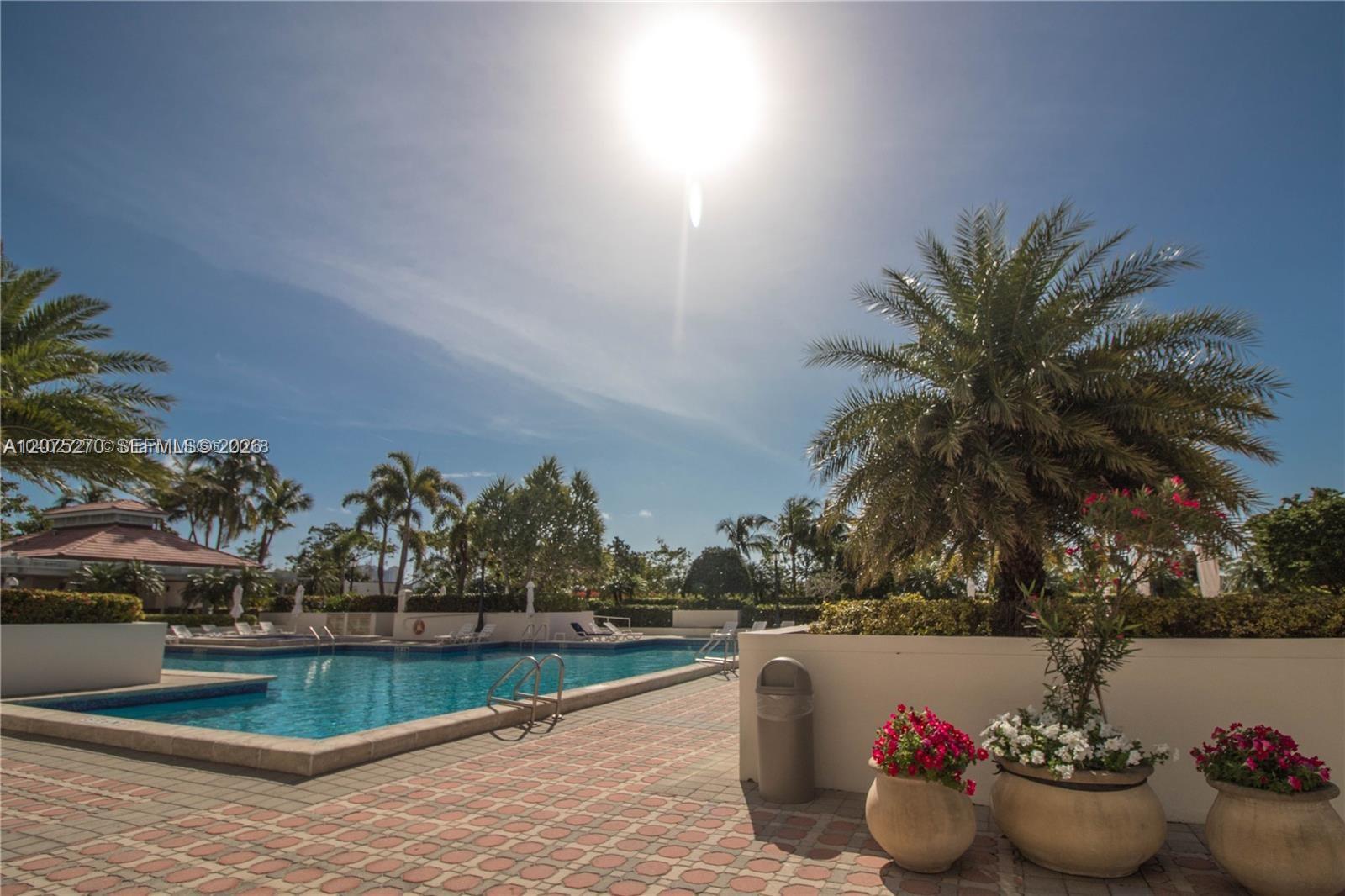 1000 W Island Boulevard