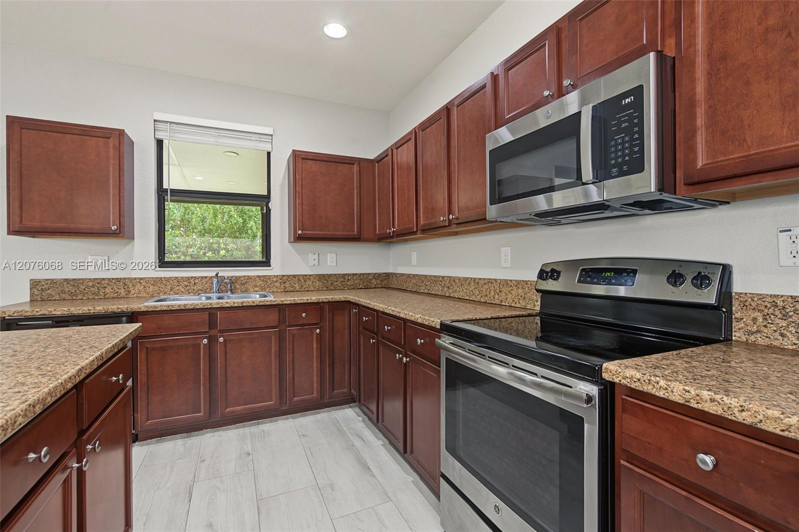 633 SE 35th Terrace