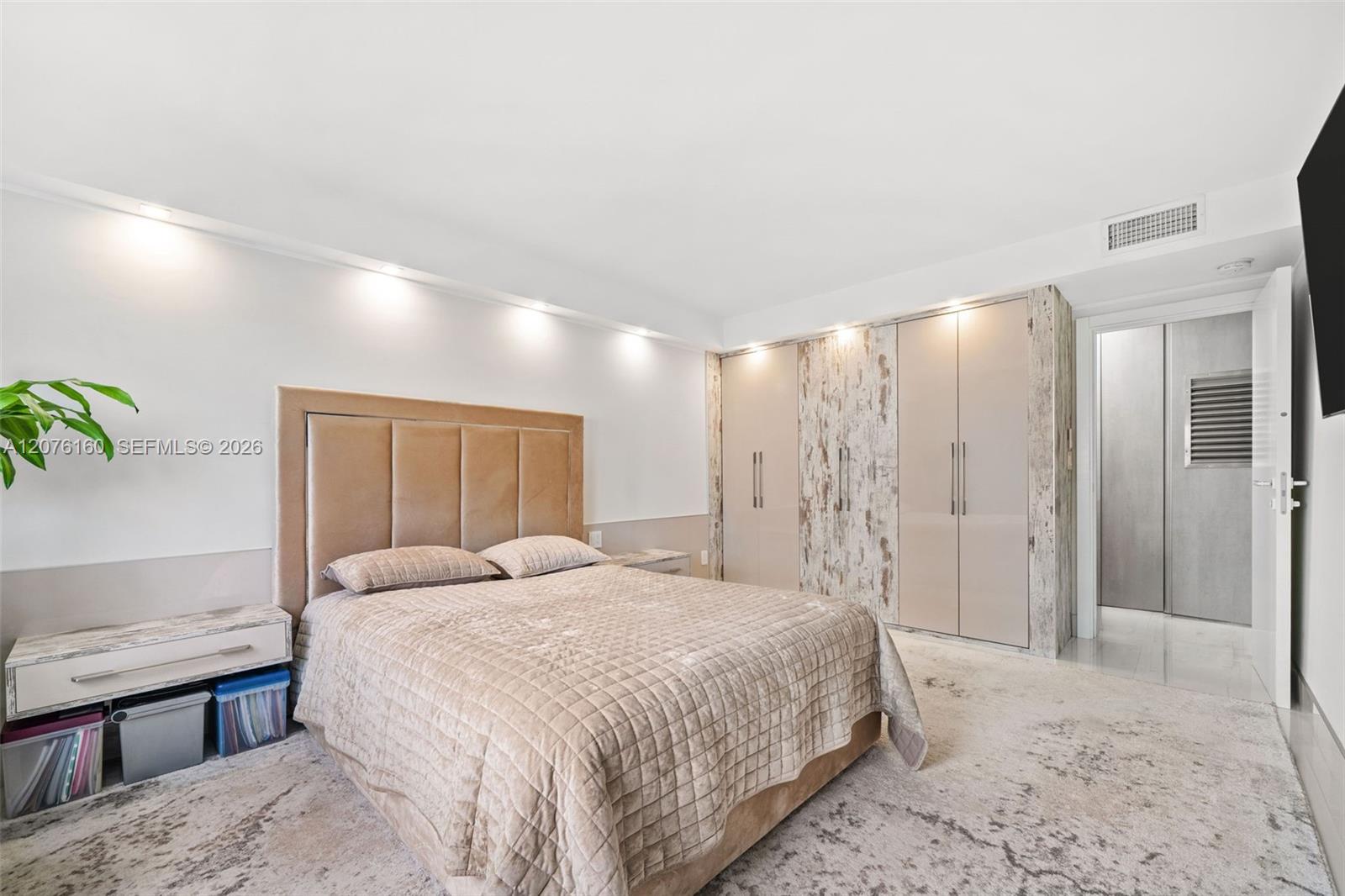 400 Kings Point Drive