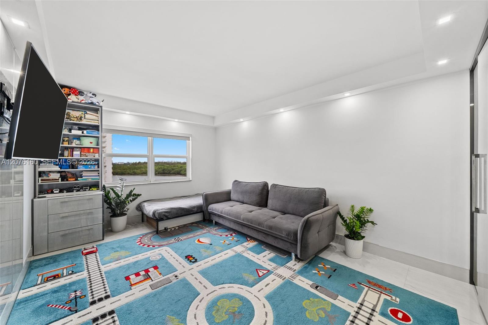 400 Kings Point Drive