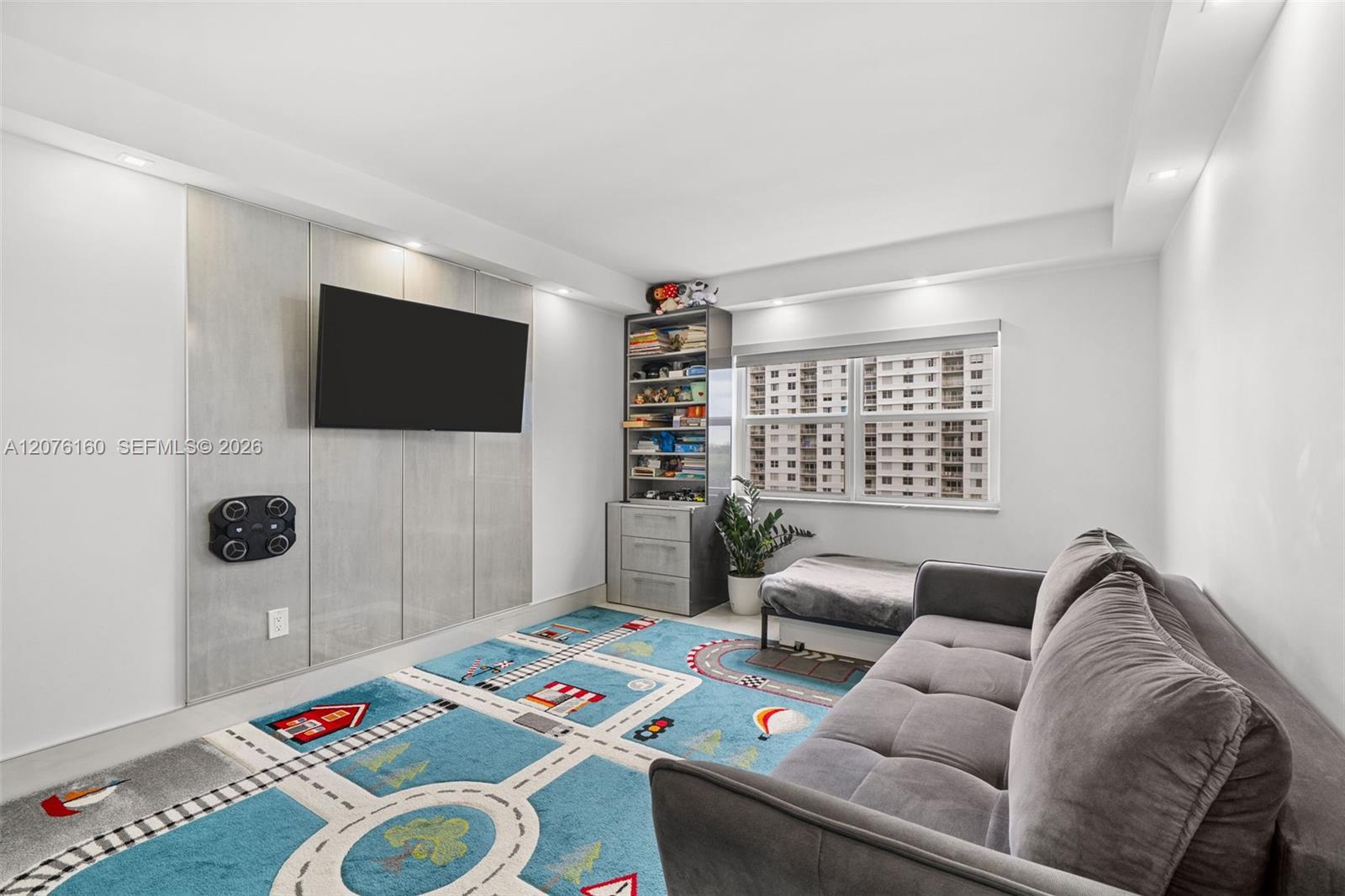 400 Kings Point Drive